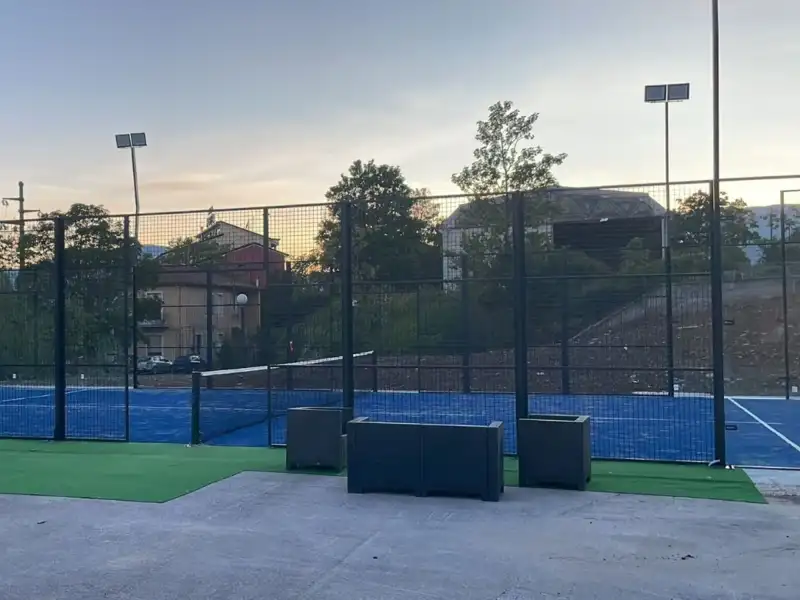 HVAC-System für Padel-Hallen – Fußbodenheizung und Klimatisierung des Sportbereichs